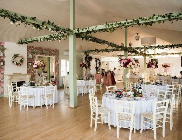 Банкетный зал Ресторан на воде - Загородный клуб «Медвежьи Озера»